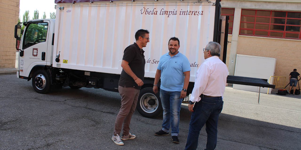 El Ayuntamiento de Úbeda adquiere un nuevo camión destinado al servicio de recogida de muebles y enseres - Ubeda28 - diario digital Úbeda