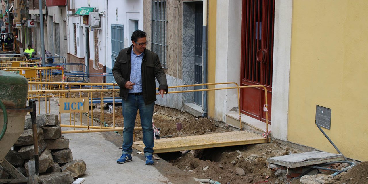 Obras en el acerado de la avenida Antonio Machado