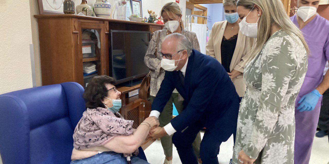 Arranca la campaña de vacunación del Covid y de la gripe en residencias y para mayores de 80 años