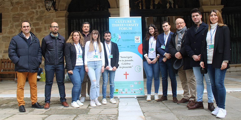 EL HOSPITAL DE SANTIAGO ACOGE UN EVENTO BENÉFICO QUE HA AHONDADO EN LAS CULTURAS DEL CRISTIANISMO, JUDAÍSMO E ISLAMISMO  QUE CONVIVIERON EN ÚBEDA