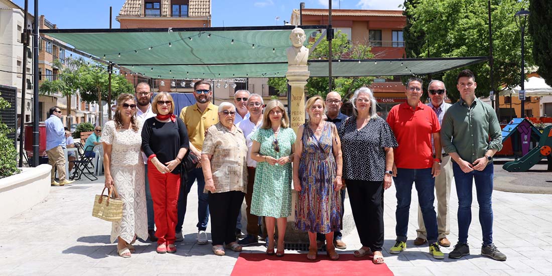 EL BUSTO DEL ALCALDE PEDRO SOLA VUELVE A PRESIDIR LA PLAZA A LA QUE DA NOMBRE