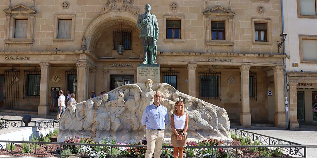 EL GRUPO ESCULTÓRICO DE LA PLAZA DE ANDALUCÍA ESTRENA NUEVA ZONA AJARDINADA